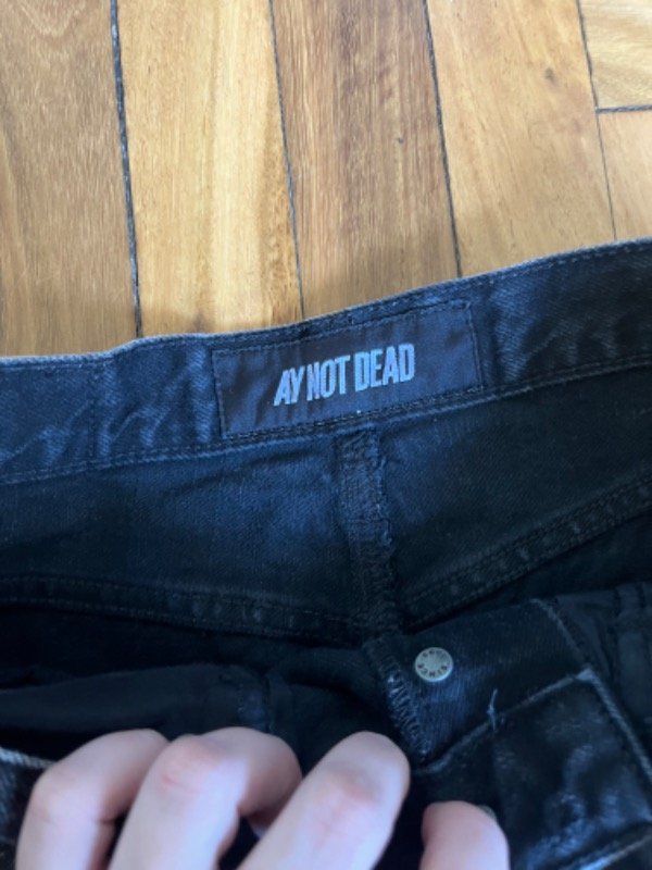 Ay Not Dead, foto 3 de 6