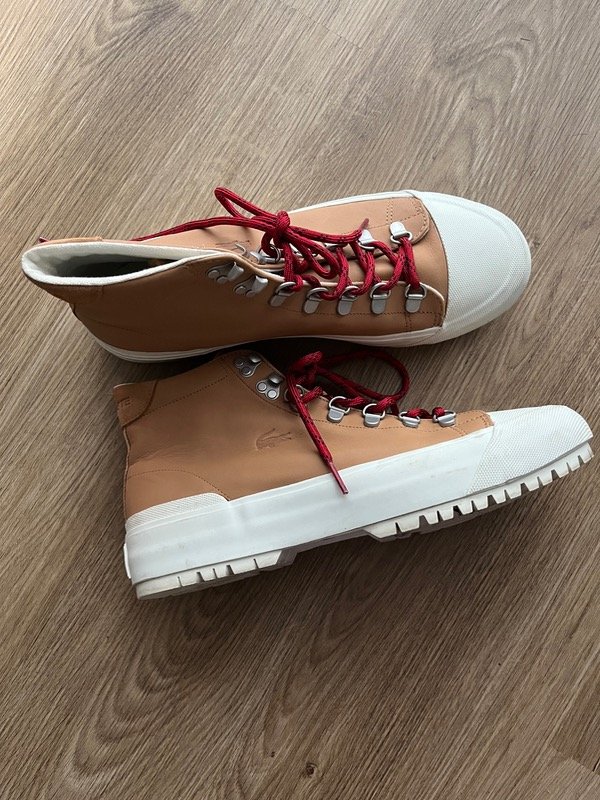 Lacoste, foto 3 de 6